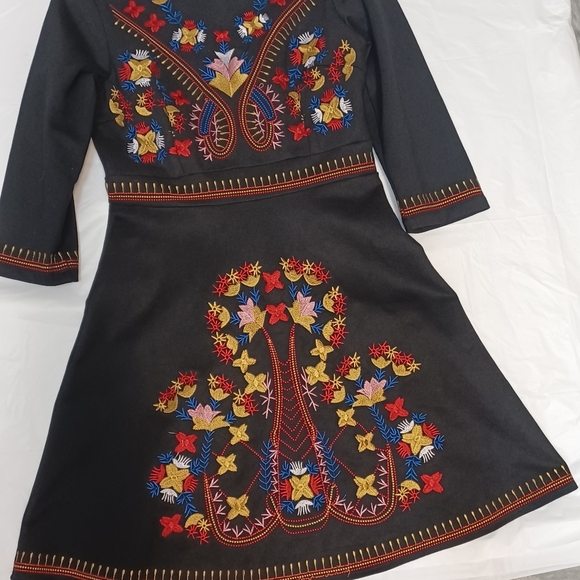 LAI MENG FIVE CATS Elegant Black Floral Embroidered Dress - Picture 8 of 13